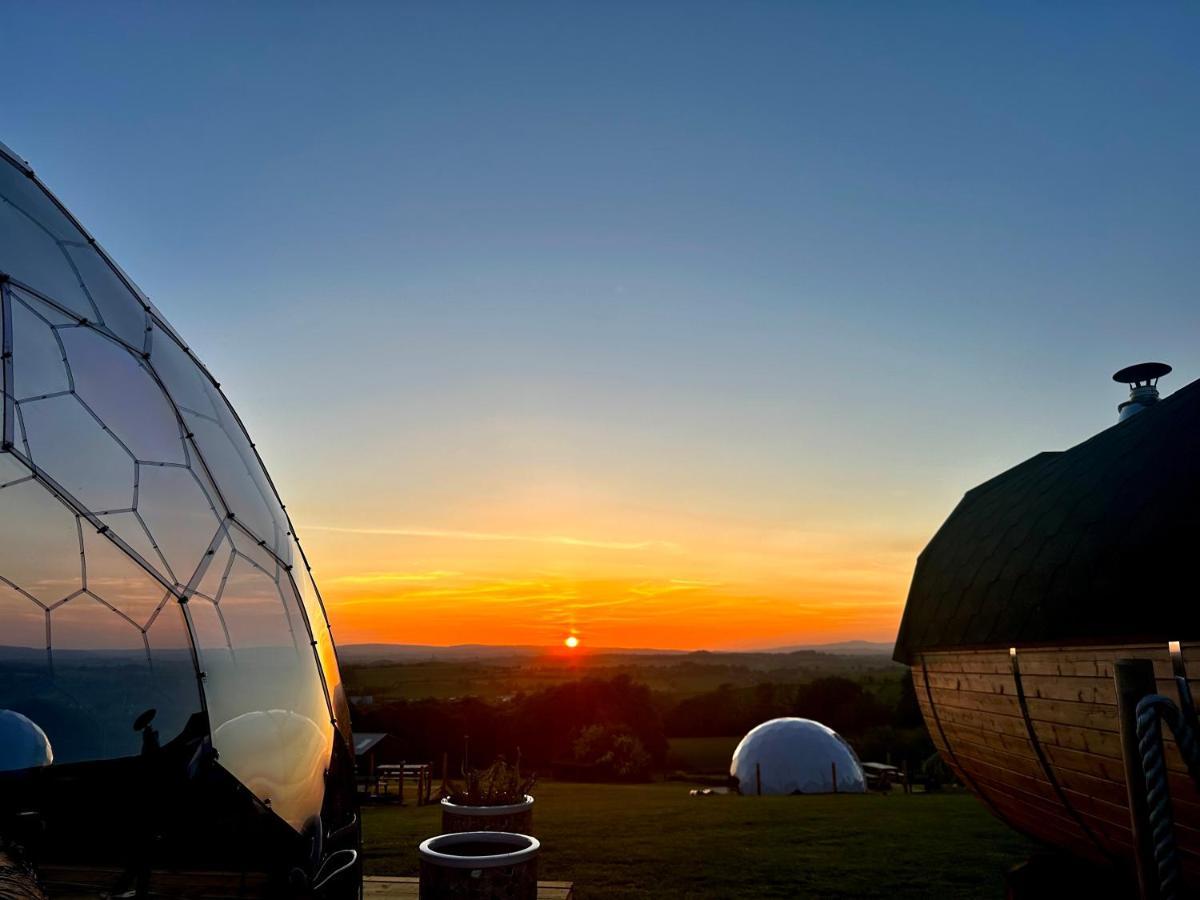 Deerstone Glamping-Pinhaw Beacon Dome Hot Tub Hotel Earby Exterior photo