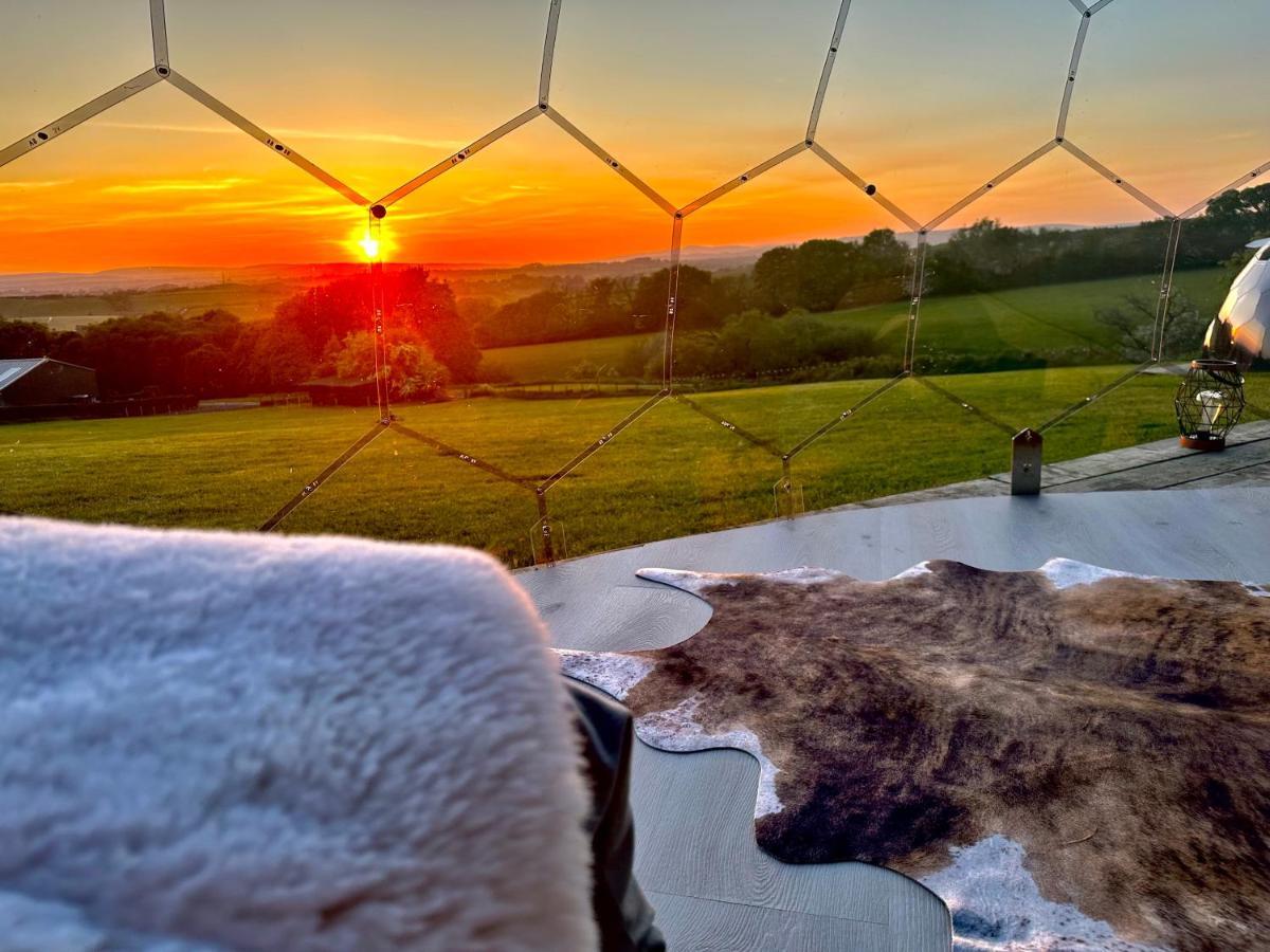 Deerstone Glamping-Pinhaw Beacon Dome Hot Tub Hotel Earby Exterior photo
