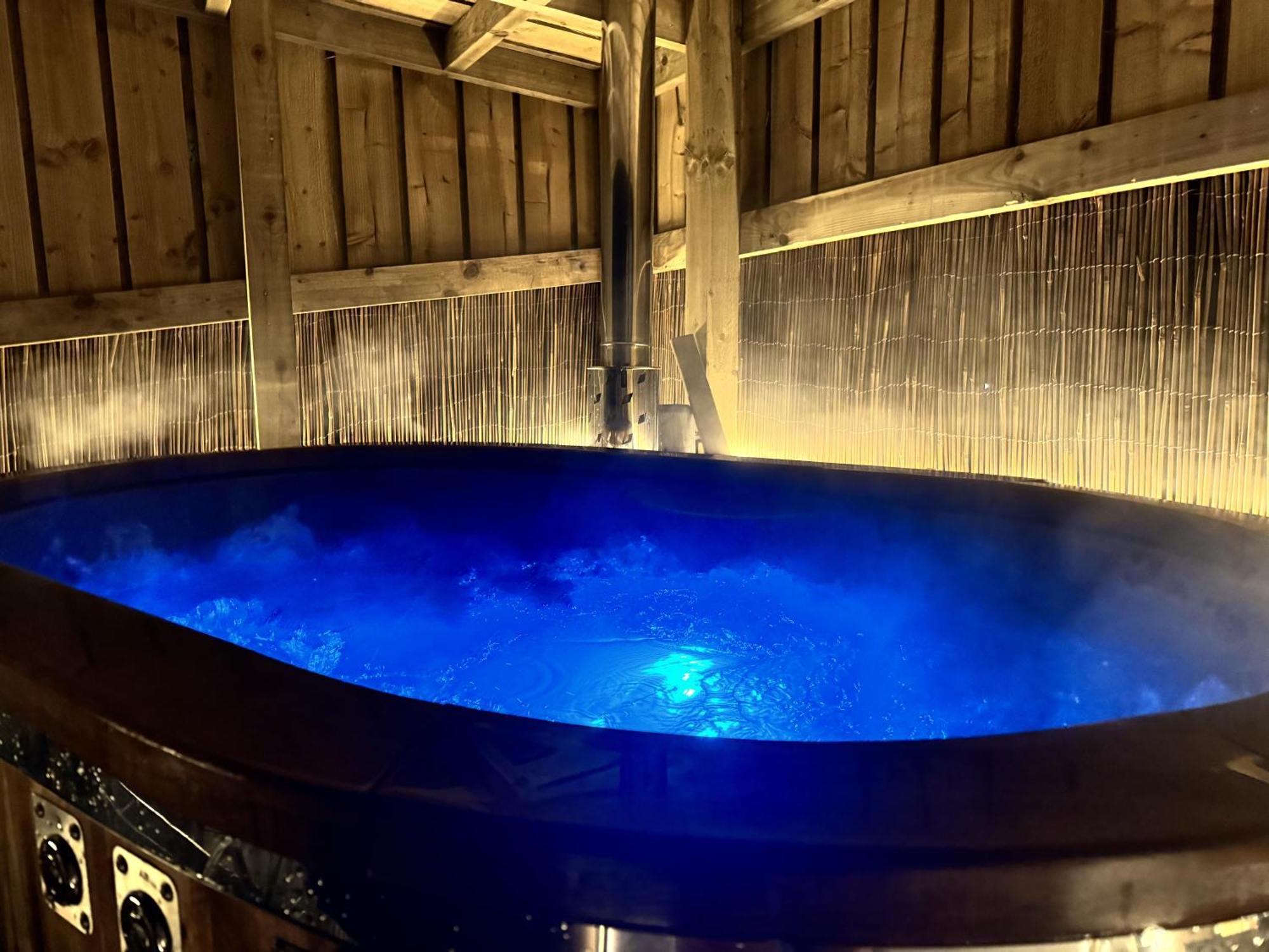 Deerstone Glamping-Pinhaw Beacon Dome Hot Tub Hotel Earby Exterior photo
